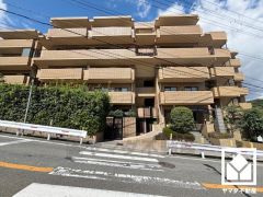 玄関にはたっぷりの収納スペースを完備。家族の靴もしっかり収納できるので、玄関がいつも片付き、気持ちよくお客様を迎えられます。