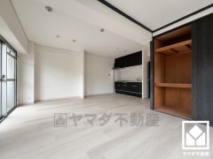 心地よい空間が広がるリビングで、家族みんなが快適に過ごせる時間を提供。