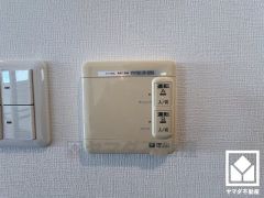 床暖房付きで、寒い冬でも足元ポカポカ。ホコリを巻き上げないのでお子様のいるご家庭にもおすすめです。エアコンの風が苦手な方や、アレルギー体質の方も快適にお住まいいただけます。