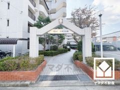 室内洗濯機置場がございますので、天候に左右されず洗濯していただけます。