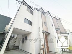 突然の来訪時でも安心なモニター付きインターホンを完備。お留守番中のお子様でも簡単に来訪者の確認ができます。