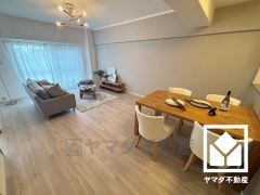 広々18.4帖のLDKが魅力。家族全員がリラックスできる、ゆったりとした快適リビングで温かい団らんの時間を。