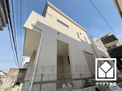 阪急電鉄甲陽線「苦楽園口」駅まで徒歩約14分、阪神電鉄本線「西宮」駅まで徒歩約23分、JR東海道本線「さくら夙川」駅まで徒歩約25分の立地。