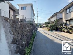 JR福知山線「生瀬」駅まで徒歩約10分の立地。「ミニコープ生瀬」まで徒歩9分など、毎日の通勤・通学だけでなく、休日のお出かけまで利便性に優れています。