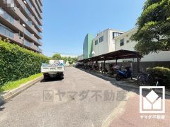 広々15.9帖のLDKが魅力。家族全員がリラックスできる、ゆったりとした快適リビングで温かい団らんの時間を。