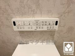 温水洗浄便座付きで、季節を問わずいつでも温かい便座をお使いいただけます。