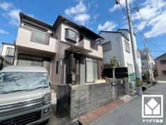 家族のごはん作りがはかどる。同時調理ができる3口コンロ付き。スタイリッシュなガラストップなので、お手入れもしやすいです。