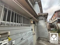 周囲にはすでに建物が建っていますので、実際の採光状況や窓の位置なども事前にご確認いただけます。