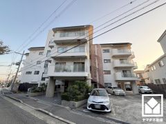 白を基調とした清潔感のある外観。帰るたびに安心感を感じられる佇まい。