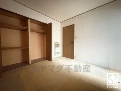 新たに家具を買わなくても良いので、ハンガーパイプ付きのクローゼットは嬉しいですね