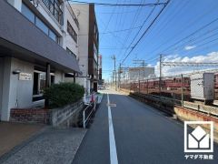 ショッピングセンター「阪急西宮ガーデンズ」まで徒歩5分、ショッピングモール「アクタ西宮」まで徒歩9分など、大型商業施設が徒歩圏内に複数あり便利な住環境です。