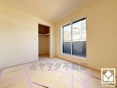 約6帖の2階洋室です。全居室6帖以上のゆとりある居住空間?で、広々お使いいただけます。