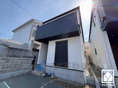 阪急電鉄伊丹線「塚口」駅まで徒歩約13分、阪急電鉄神戸線「塚口」駅まで徒歩約14分の立地。3沿線利用可能で、毎日の通勤・通学だけでなく、休日のお出かけまで利便性に優れています。