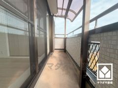 屋根付きなので急な雨の日も安心ですね。