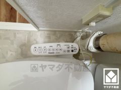 温水洗浄便座付きで、季節を問わずいつでも温かい便座をお使いいただけます。