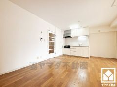 心地よい空間が広がるリビングで、家族みんなが快適に過ごせる時間を提供。