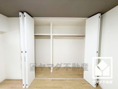 新たに家具を買わなくても良いので、ハンガーパイプ付きのクローゼットは嬉しいですね。