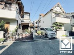 洗面台は収納付きで快適にお使いいただけます。