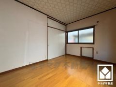 約6帖の2階洋室です。お子様のお部屋などにも丁度良い広さです。