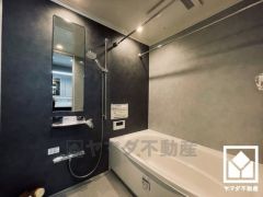 1日の疲れを癒す浴室でゆったりリフレッシュ。雨の日の洗濯や花粉・ウイルス対策など多用途に活躍する浴室乾燥機付き。