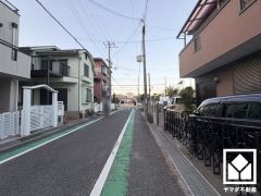 前面道路幅員約6.3mとゆったりとした広さがあるのでファミリーカー等の車の出入れも楽にできます。