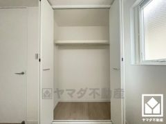 新たに家具を買わなくても良いので、ハンガーパイプ付きのクローゼットは嬉しいですね。