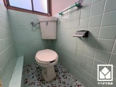 明るく清潔感溢れるトイレです。トイレが1階と2階にあるので、朝の忙しい時間にも混雑せず快適です。