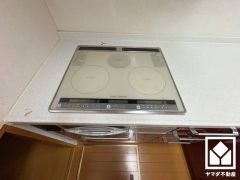 安全性と使いやすさを兼ね備えたIHクッキングヒーターで快適なキッチンライフ。お手入れもラクラクです。