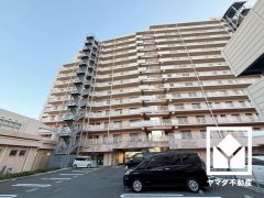 安心と快適を兼ね備えたエントランス。オートロック＆宅配ボックス完備で、暮らしの利便性を高めます。