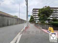 「マックスバリュ東難波店」まで徒歩7分、「キリン堂尼崎東七松店」まで徒歩5分など、お買い物施設が徒歩圏内に複数あり便利な住環境です。
