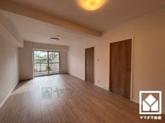 広々16帖のLDKが魅力。家族全員がリラックスできる、ゆったりとした快適リビングで温かい団らんの時間を。