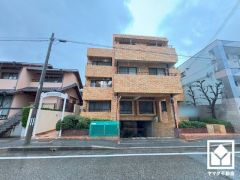 お買い物施設が徒歩圏内に複数あり、便利な住環境です。