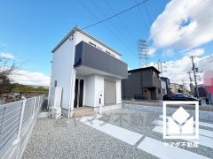 「万代尼崎食満店」まで徒歩8分、「ファミリーマート田能四丁目」まで徒歩8分など、お買い物施設が徒歩圏内に複数あり便利な住環境です。