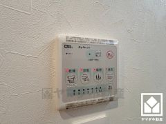 真冬の寒い浴室を暖かく、また雨の日の洗濯物の乾燥にと多用途に活躍する機能です。