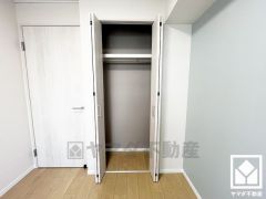 クローゼットは奥行きがあるので、収納力も申し分ありません。