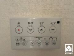 温水洗浄便座付きで、季節を問わずいつでも温かい便座をお使いいただけます。