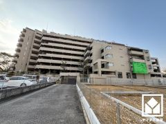 トイレは温水洗浄便座付きで、季節を問わずいつでも温かい便座をお使いいただけます。