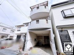 キッチンには窓がございますので、昼間は手元が明るく、お料理がはかどります。