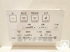 温水洗浄便座付きで、季節を問わずいつでも温かい便座をお使いいただけます。