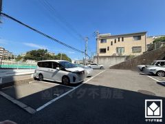 「関西スーパー大社店」まで徒歩11分、「セブンイレブン西宮柳本町店」まで徒歩12分など、お買い物施設が徒歩圏内に複数あり便利な住環境です。