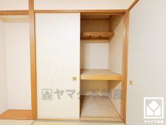 押入にはお客様用の座布団や寝具も収納可能です。