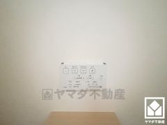 温水洗浄便座付きで、季節を問わずいつでも温かい便座をお使いいただけます。