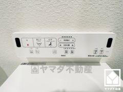 温水洗浄便座付きで、季節を問わずいつでも温かい便座をお使いいただけます。