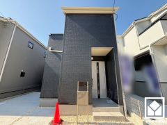 落ち着いた色合いと直線的な美しさが調和したモダンな外観。帰るたびに安心感を感じられる佇まい。