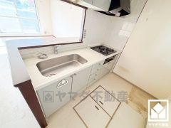 カウンターキッチンなので配膳や片付けがしやすく、お料理中でもお子様の様子が分かって安心です。