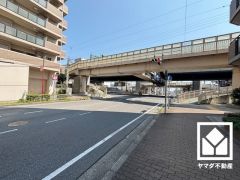 「明城小学校」まで徒歩9分。低学年のお子様も安心して通学していただけます。