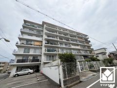 敷地北側は美しい街路樹が並ぶ「甲子園けやき散歩道」に面しており、四季の移り変わりを感じていただける環境です。