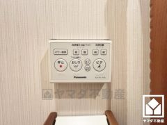 温水洗浄便座付きで、季節を問わずいつでも温かい便座をお使いいただけます。