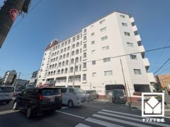 洗練された外観デザインが、住まう誇りを演出。都会に調和する美しい佇まいのマンション。