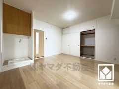 心地よい空間が広がるリビングで、家族みんなが快適に過ごせる時間を提供。